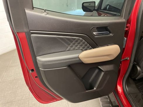 Used 2025 GMC Canyon Denali AWD/4WD image 23
