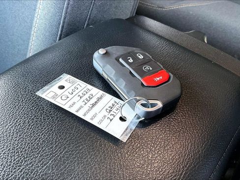 Used 2024 Jeep Wrangler Unlimited w/ Convenience Group AWD/4WD image 11
