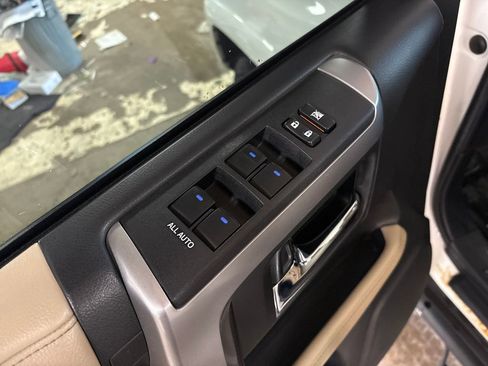 Used 2018 Toyota 4Runner SR5 Premium AWD/4WD image 15