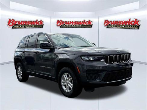 Certified 2023 Jeep Grand Cherokee Laredo w/ Luxury Tech Group I image 3