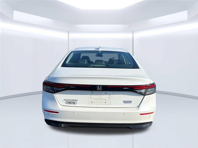 Used 2024 Honda Accord Touring image 4