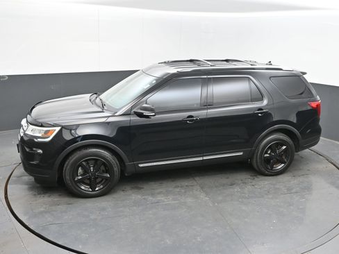 Used 2018 Ford Explorer XLT w/ Equipment Group 201A image 32