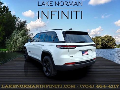 Used 2023 Jeep Grand Cherokee Altitude AWD/4WD image 23