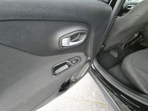 Used 2020 Jeep Renegade Sport w/ Sport Appearance Group image 34