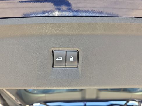 Used 2023 INFINITI QX60 Sensory w/ Vision Package FWD image 11