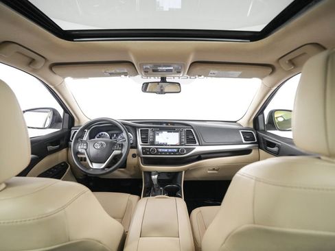 Used 2016 Toyota Highlander XLE image 15