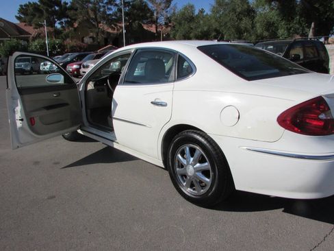 Used 2006 Buick LaCrosse CXL w/ Driver Confidence Package FWD image 9