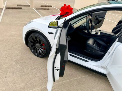 Used 2022 Tesla Model Y Performance AWD/4WD image 47