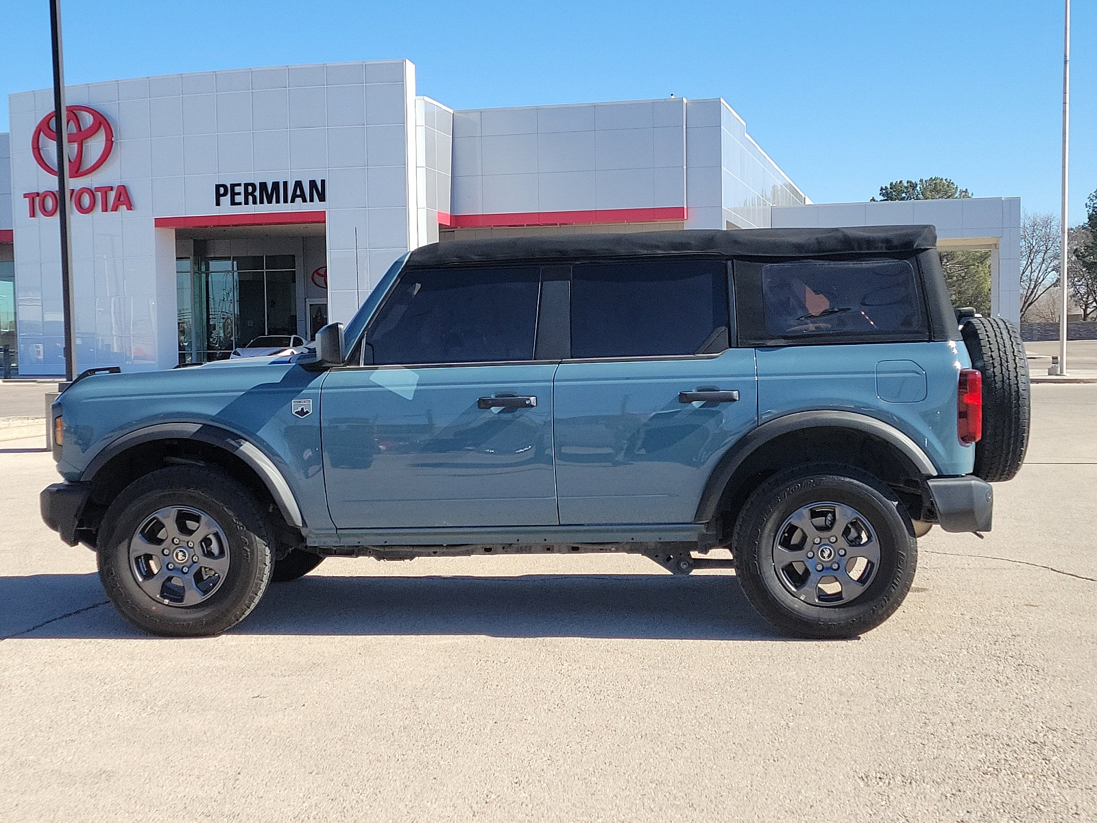Used 2022 Ford Bronco Big Bend AWD/4WD image 2