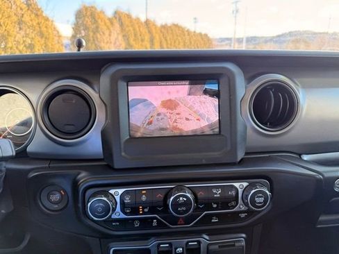 Used 2023 Jeep Wrangler Willys image 24