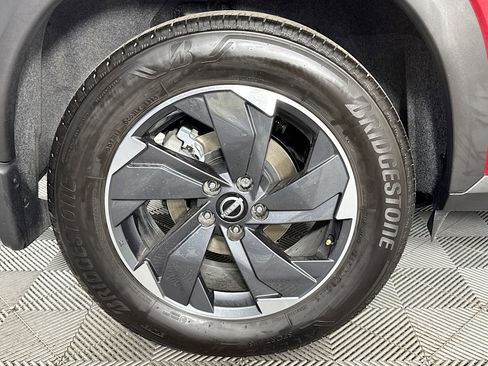 Used 2025 Nissan Rogue SV w/ SV Premium Package FWD image 58