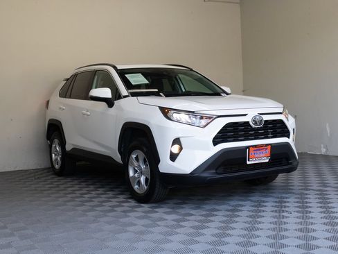 Used 2019 Toyota RAV4 XLE w/ Carpet Mat Package AWD/4WD image 6