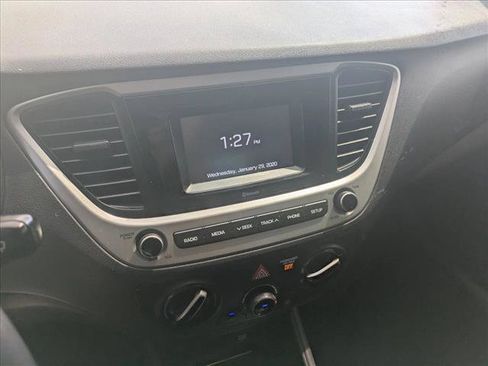 Used 2021 Hyundai Accent SE FWD image 11