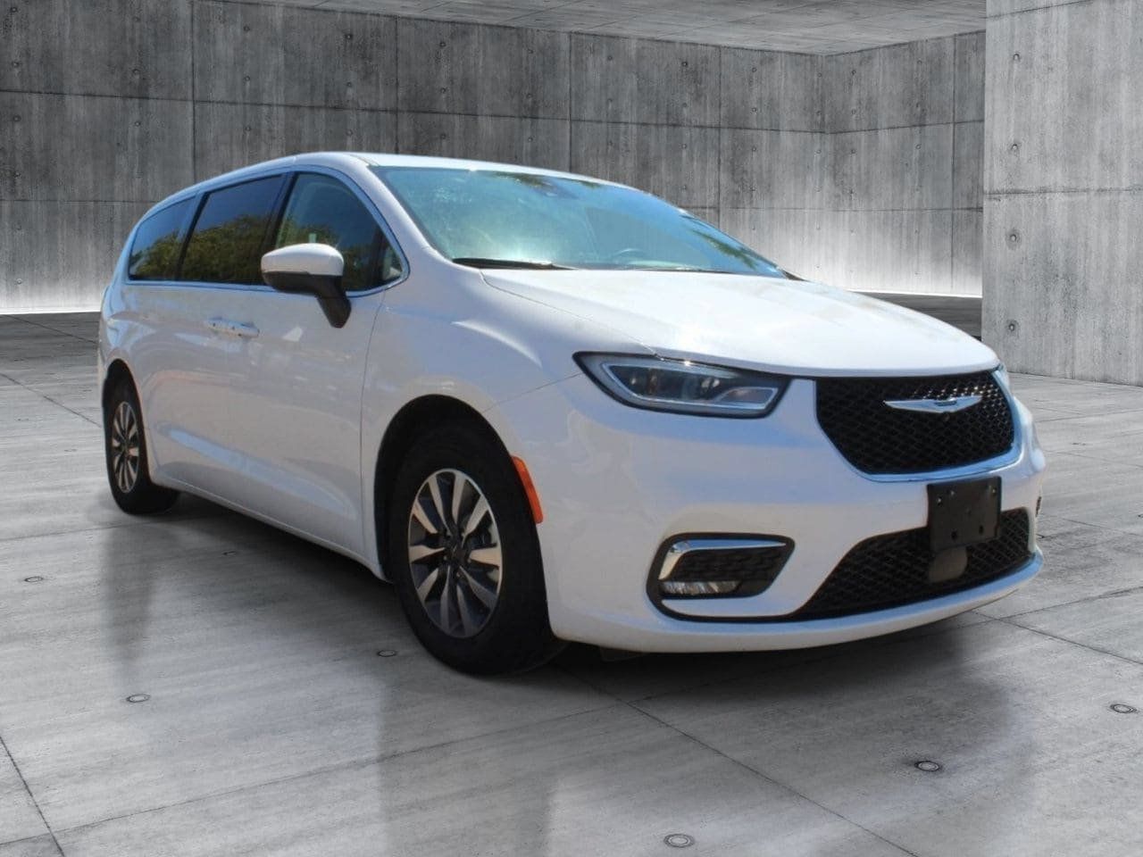 Used 2023 Chrysler Pacifica Touring-L FWD image 10