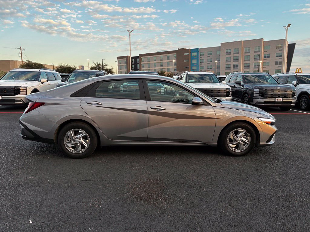 Certified 2026 Hyundai Elantra SE FWD image 6