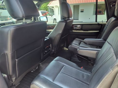 Used 2016 Lincoln Navigator Reserve AWD/4WD image 27