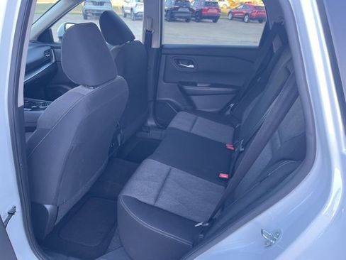 Used 2024 Nissan Rogue SV image 10