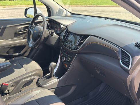 Used 2019 Chevrolet Trax LT w/ LT Convenience Package FWD image 25