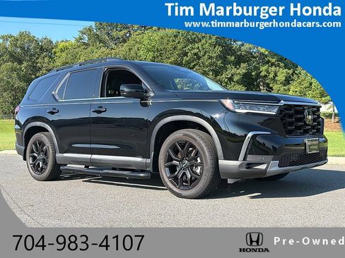 Used 2025 Honda Pilot Touring image 1