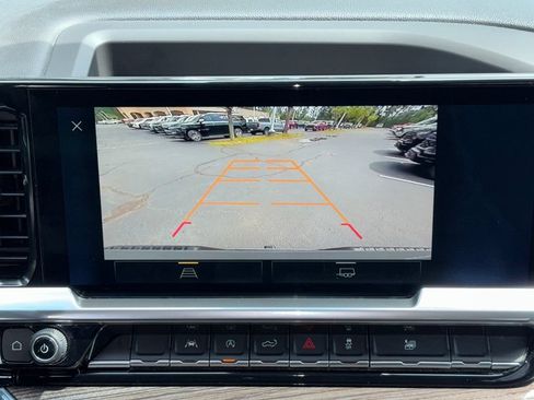 Used 2023 Chevrolet Silverado 1500 LT AWD/4WD image 16