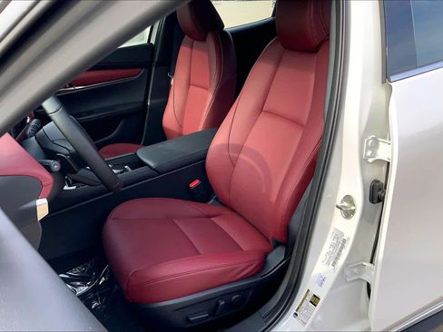 New 2026 MAZDA MAZDA3 Hatchback w/Premium Plus Pkg image 9