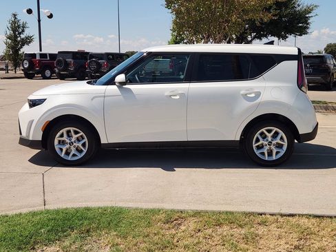 Certified 2025 Kia Soul LX w/ LX Technology Package FWD image 12