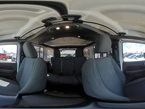 Used 2025 Jeep Wrangler Unlimited Sahara AWD/4WD image 42