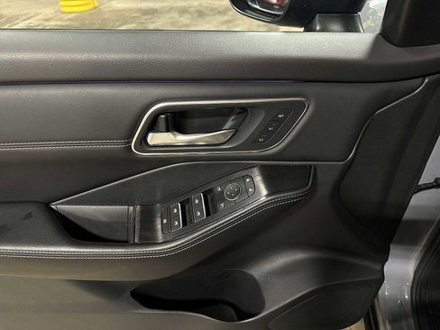 Used 2024 Nissan Rogue Platinum w/ Platinum Premium Package image 23