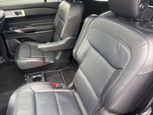 Used 2020 Ford Explorer Limited w/ Hybrid Equipment Group 310A RWD image 22