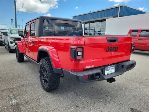 Used 2024 Jeep Gladiator Sport image 3