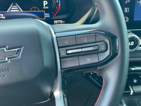 Used 2025 Chevrolet Colorado Z71 AWD/4WD image 17