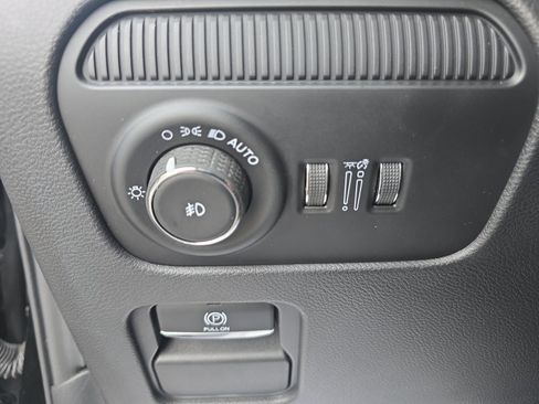 Used 2025 Jeep Wagoneer 4WD w/ Premium Group I image 29