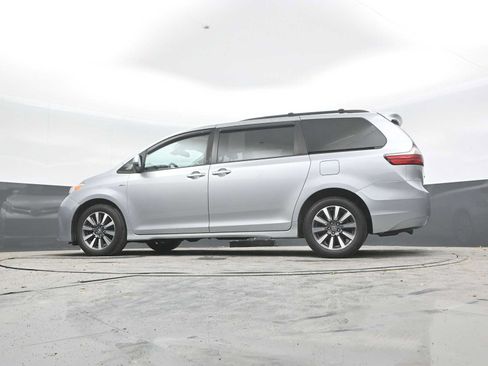 Used 2020 Toyota Sienna XLE w/ XLE Navigation Package AWD/4WD image 24