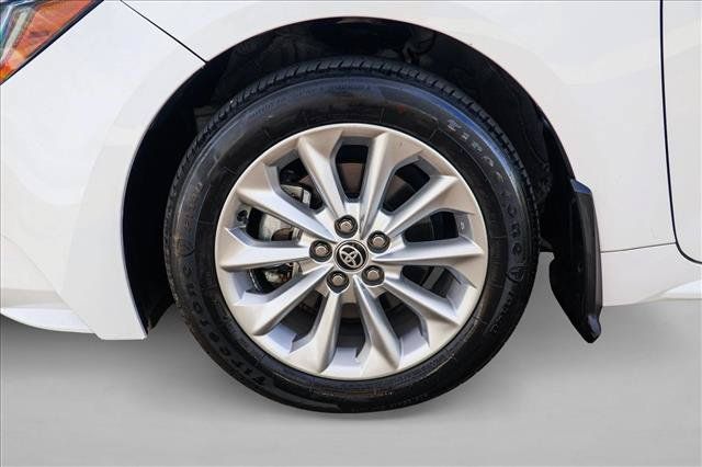 Used 2022 Toyota Corolla XLE FWD image 9