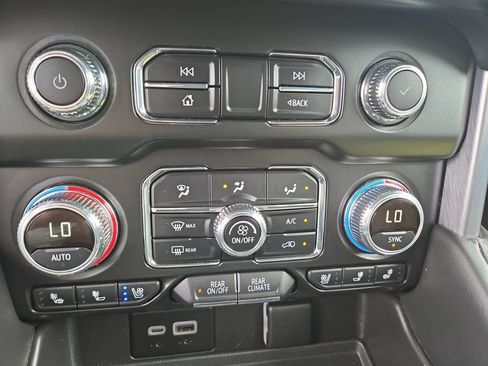 Used 2024 GMC Yukon SLT AWD/4WD image 30