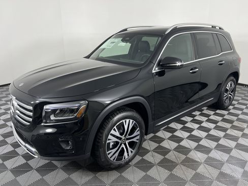Used 2025 Mercedes-Benz GLB 250 4MATIC image 8