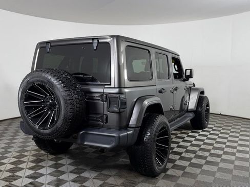 Used 2019 Jeep Wrangler Unlimited Sahara w/ Dual Top Group AWD/4WD image 8
