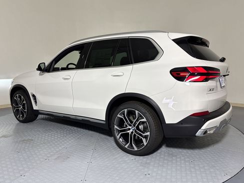 Used 2026 BMW X5 sDrive40i w/ Premium Package RWD image 3