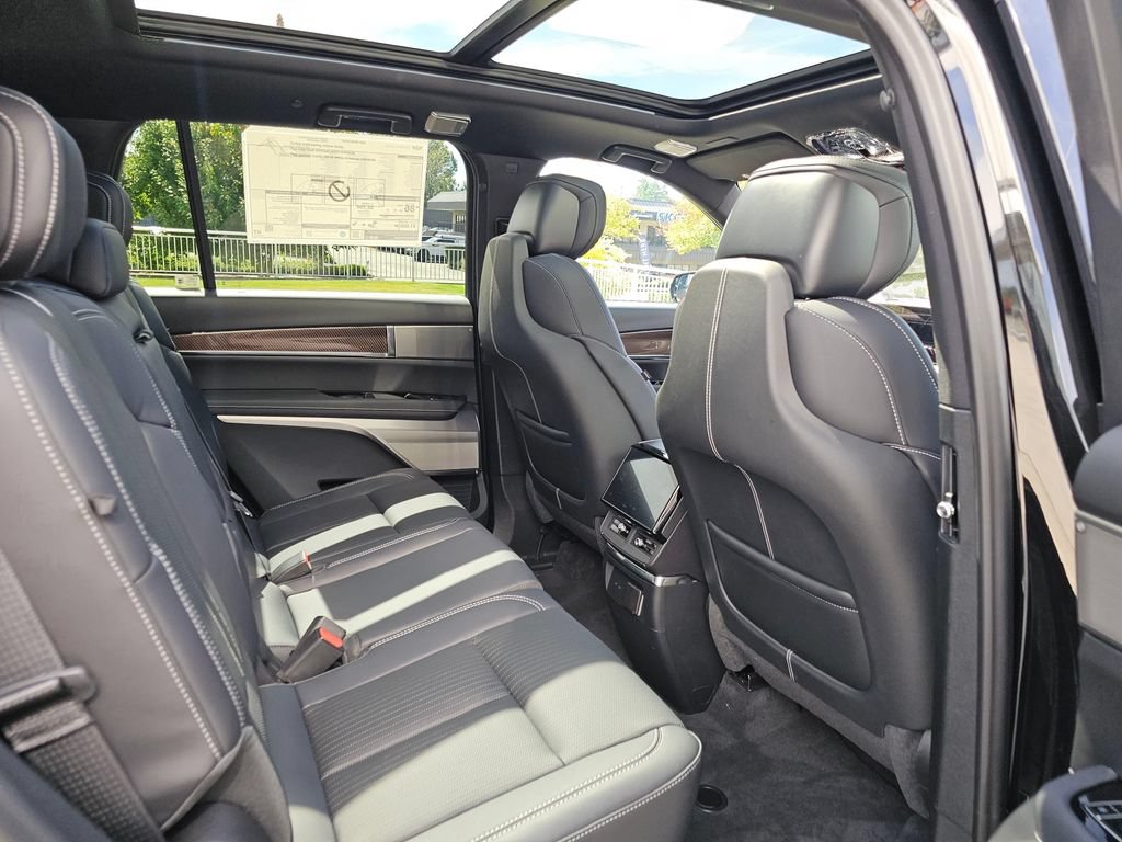 New 2027 Cadillac Vistiq Luxury AWD/4WD image 14