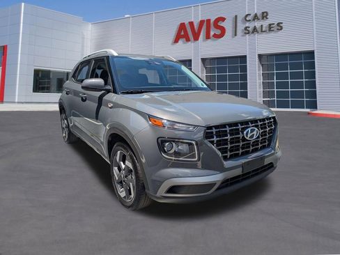 Used 2025 Hyundai Venue SEL FWD image 2