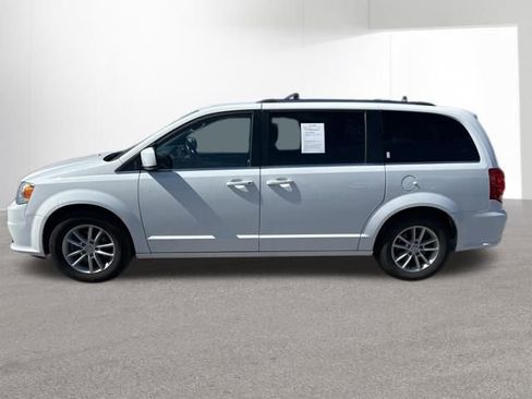 Used 2019 Dodge Grand Caravan SXT image 2