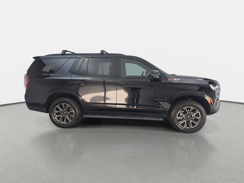 Used 2022 Chevrolet Tahoe Z71 w/ Luxury Package image 2