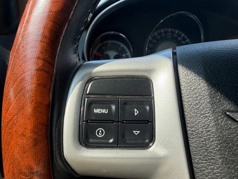 Used 2012 Chrysler 200 Touring FWD image 25