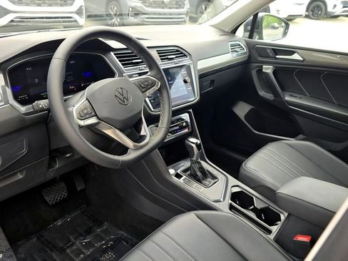 Used 2023 Volkswagen Tiguan SE FWD image 21