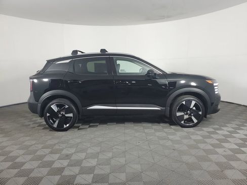 New 2026 Nissan Kicks SR image 3