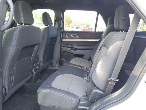 Used 2018 Ford Explorer XLT FWD image 11