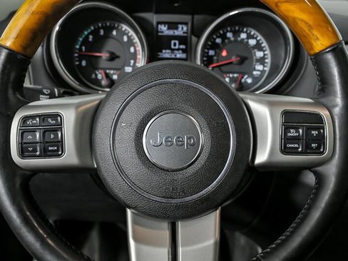 Used 2011 Jeep Grand Cherokee Overland image 25