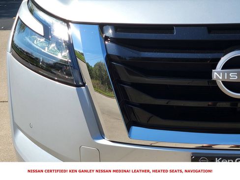 Certified 2025 Nissan Pathfinder SL image 9