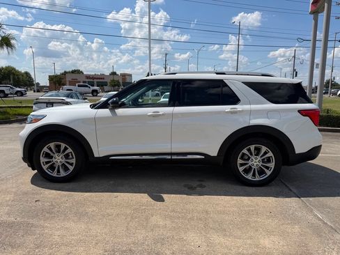 Used 2022 Ford Explorer Limited w/ Equipment Group 301A RWD image 2