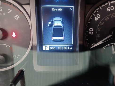 Used 2017 Toyota Tacoma TRD Sport w/ Premium & Technology Package image 17